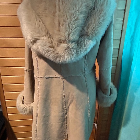 GREAT CONDITION SUEDE AND FAUX FUR COAT - Picture 3 of 8